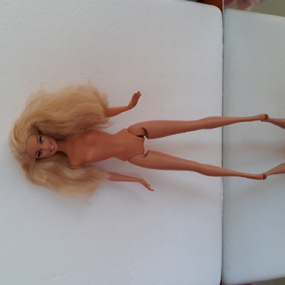 Barbie 1999 Mark Good Used Condition Minor Marks on Legs
